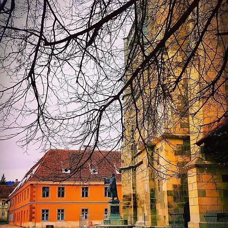 Piata Sfatului Апартаменти *