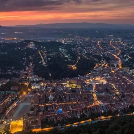 Piata Sfatului Апартаменти *